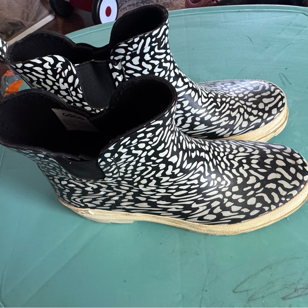 GOGO Black and White Winter Rain Boots